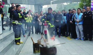 yp街机之家宜昌店携手西陵消防发展消防安全演练